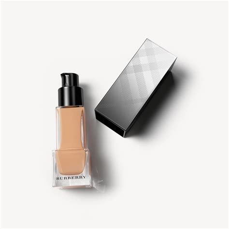 douglas burberry limited fresh glow foundation beige nr 26|Burberry Beige No. 26 Fresh Glow Luminous Fluid Foundation.